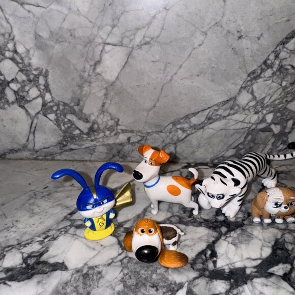 Lot Of 11 The Secret Life Of Pets 2 Figures Tiger Dog Rooster Tiny Daisy Gidget - Picture 2 of 4